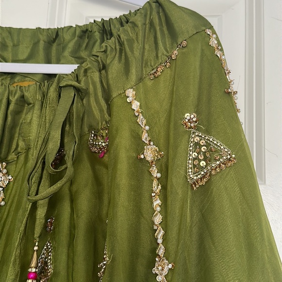 Pakistani 3pc Mehendi Lengha adress - Picture 6 of 17